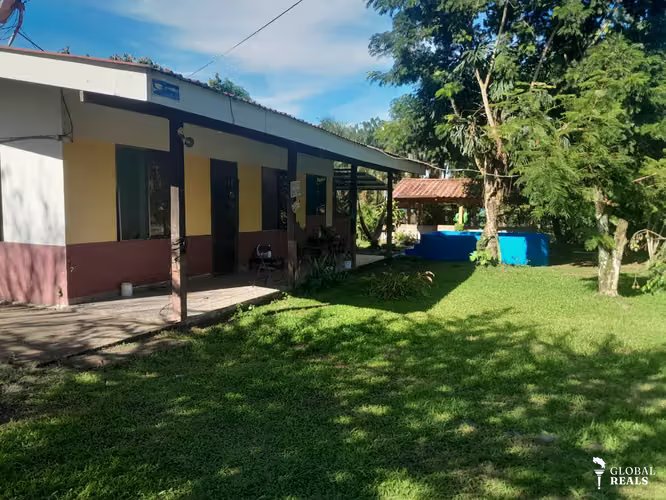 Casa en Guacimo con piscina y rancho – lote de 1000 m²