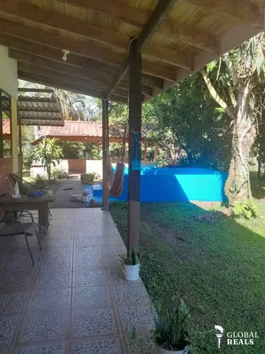 Casa en Guacimo con piscina y rancho – lote de 1000 m²
