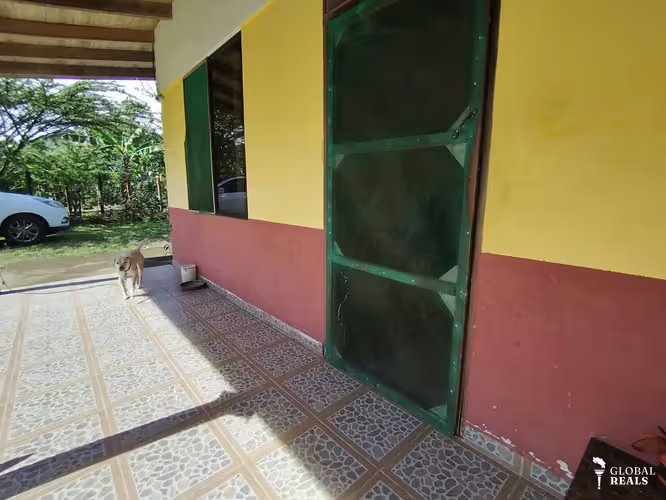 Casa en Guacimo con piscina y rancho – lote de 1000 m²