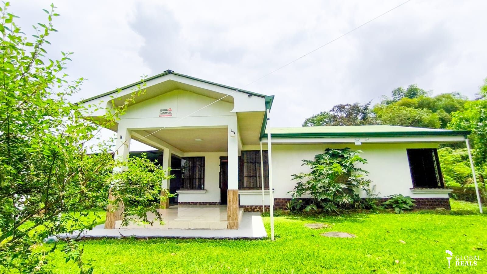 Se vende hermosa vivienda en la Alegría, Siquirres, Limón