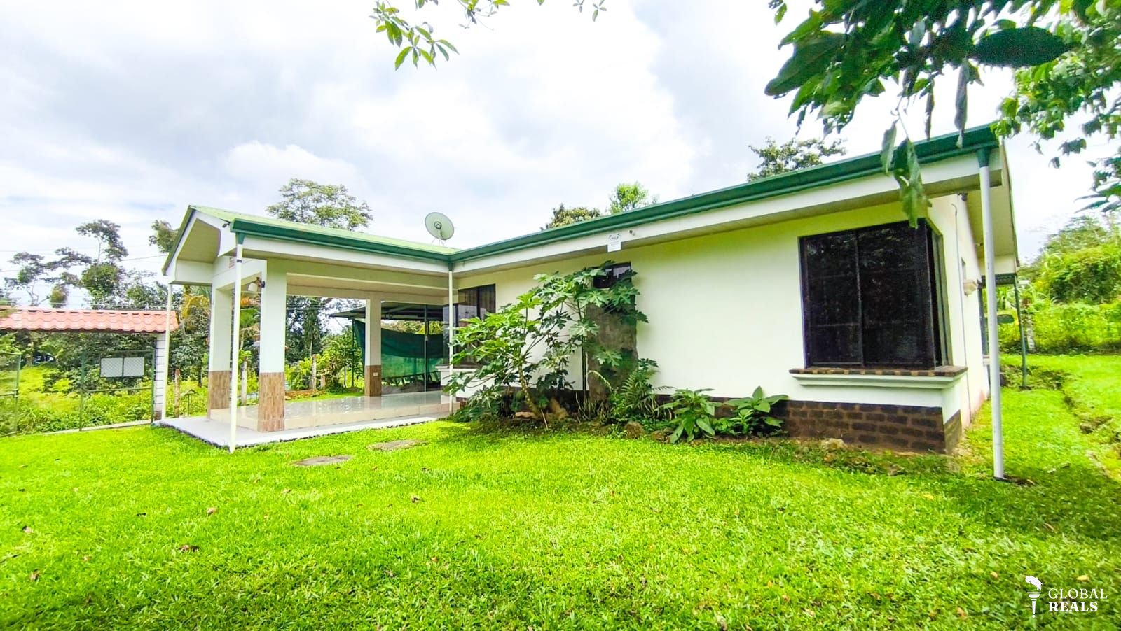 Se vende hermosa vivienda en la Alegría, Siquirres, Limón