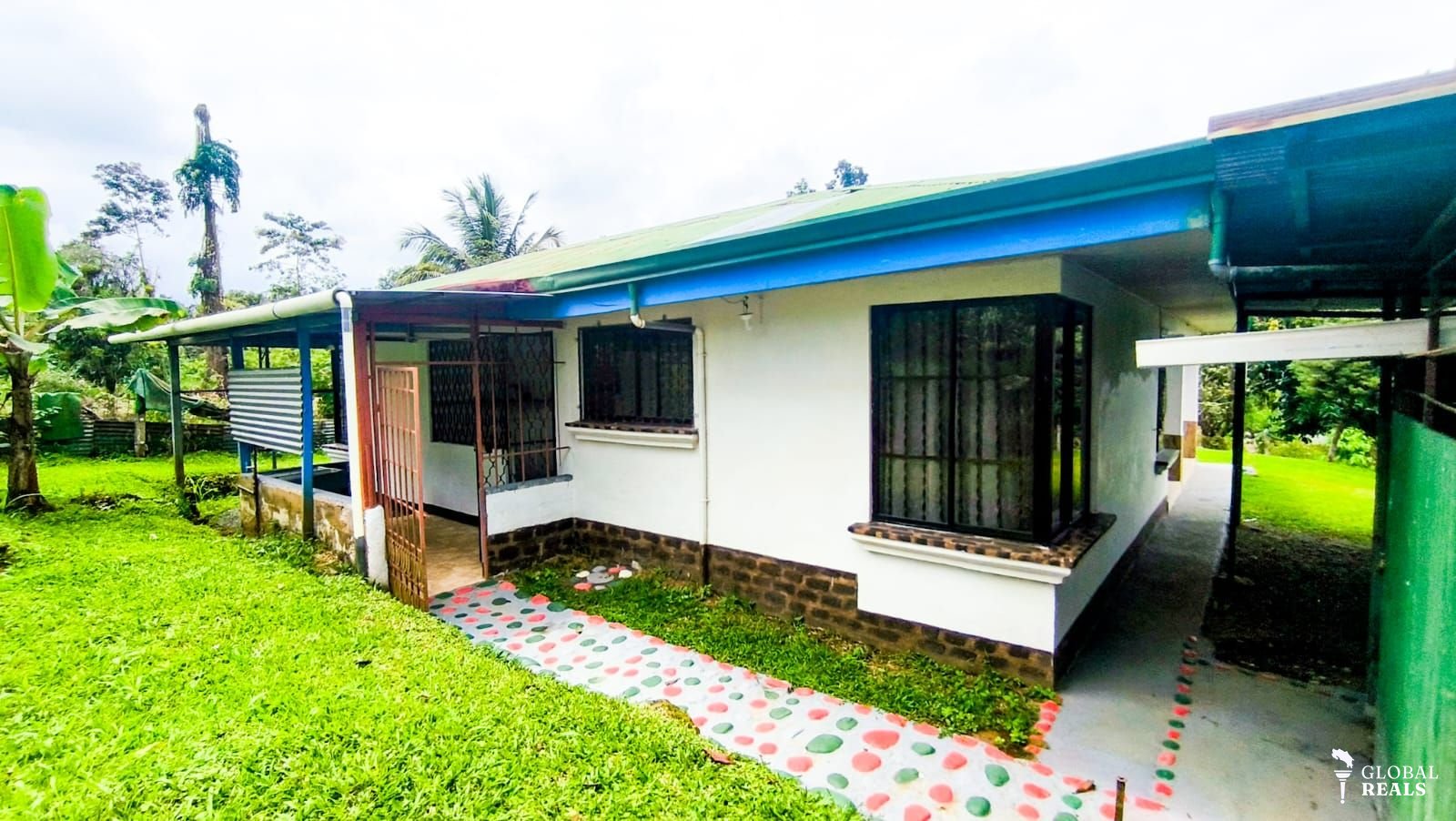Se vende hermosa vivienda en la Alegría, Siquirres, Limón
