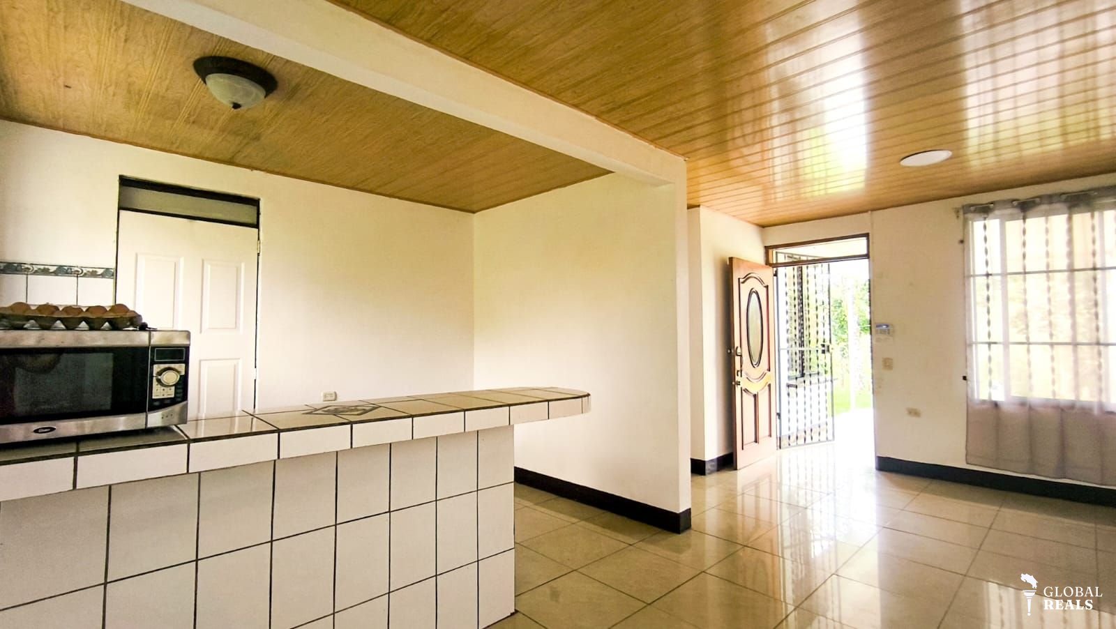 Se vende hermosa vivienda en la Alegría, Siquirres, Limón