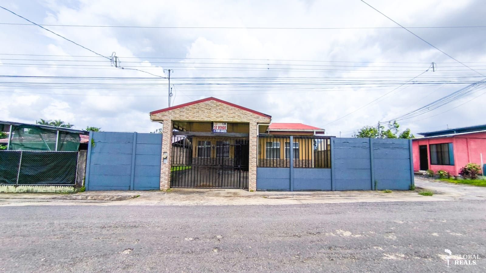 Se vende hermosa vivienda Guápiles centro, Pococi, Limón