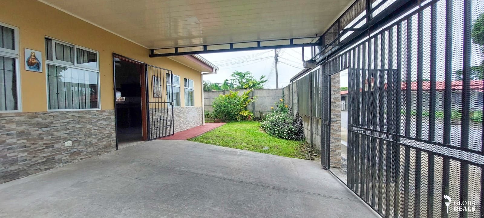 Se vende hermosa vivienda Guápiles centro, Pococi, Limón