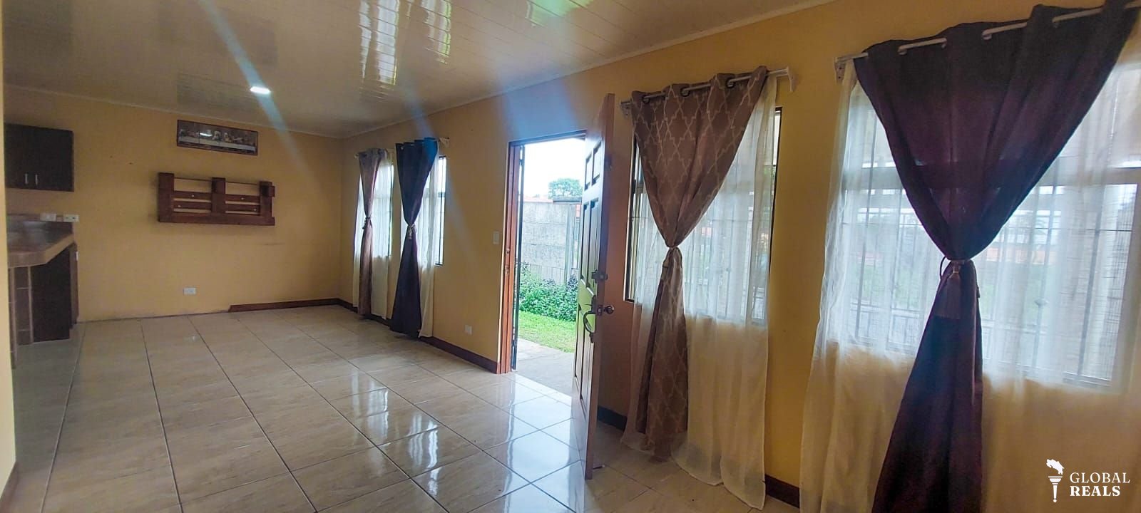 Se vende hermosa vivienda Guápiles centro, Pococi, Limón