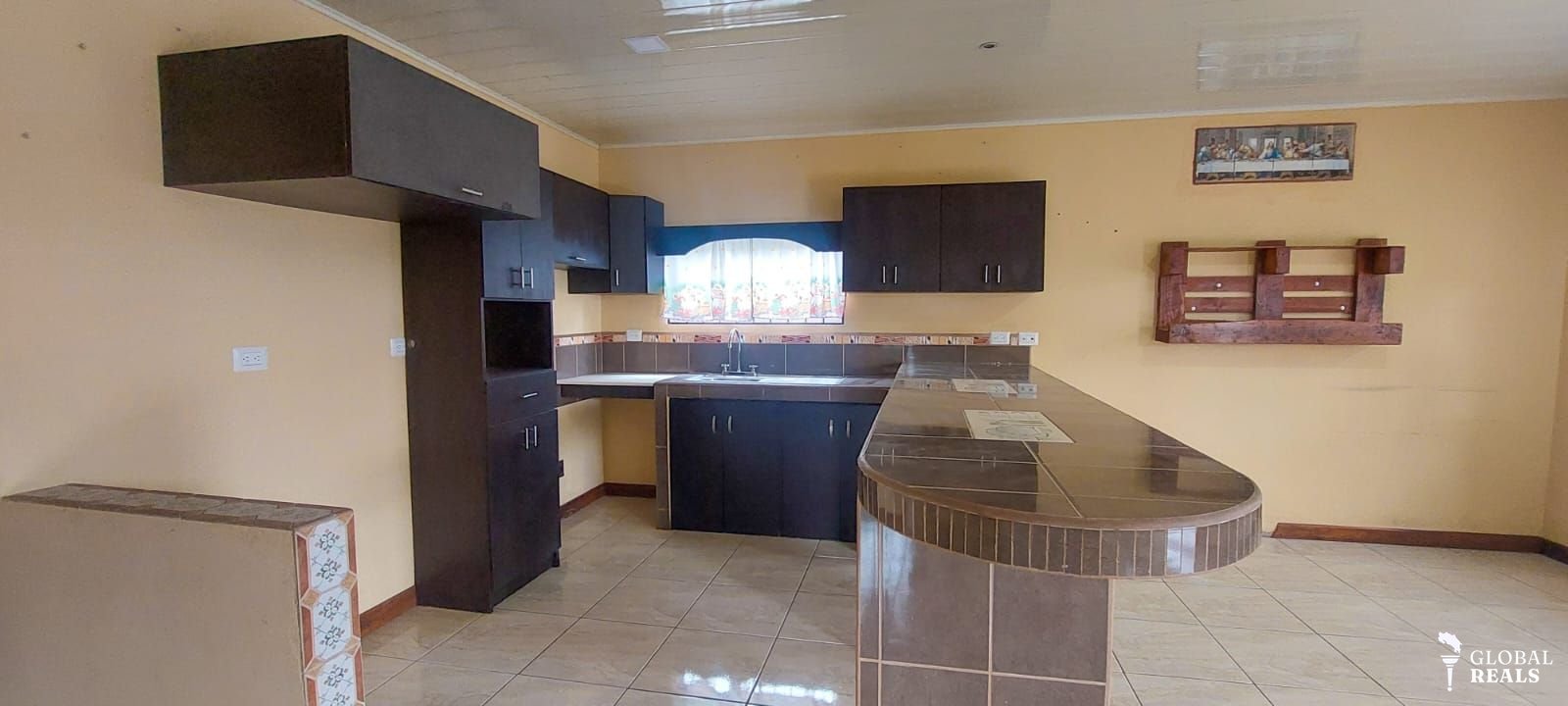 Se vende hermosa vivienda Guápiles centro, Pococi, Limón