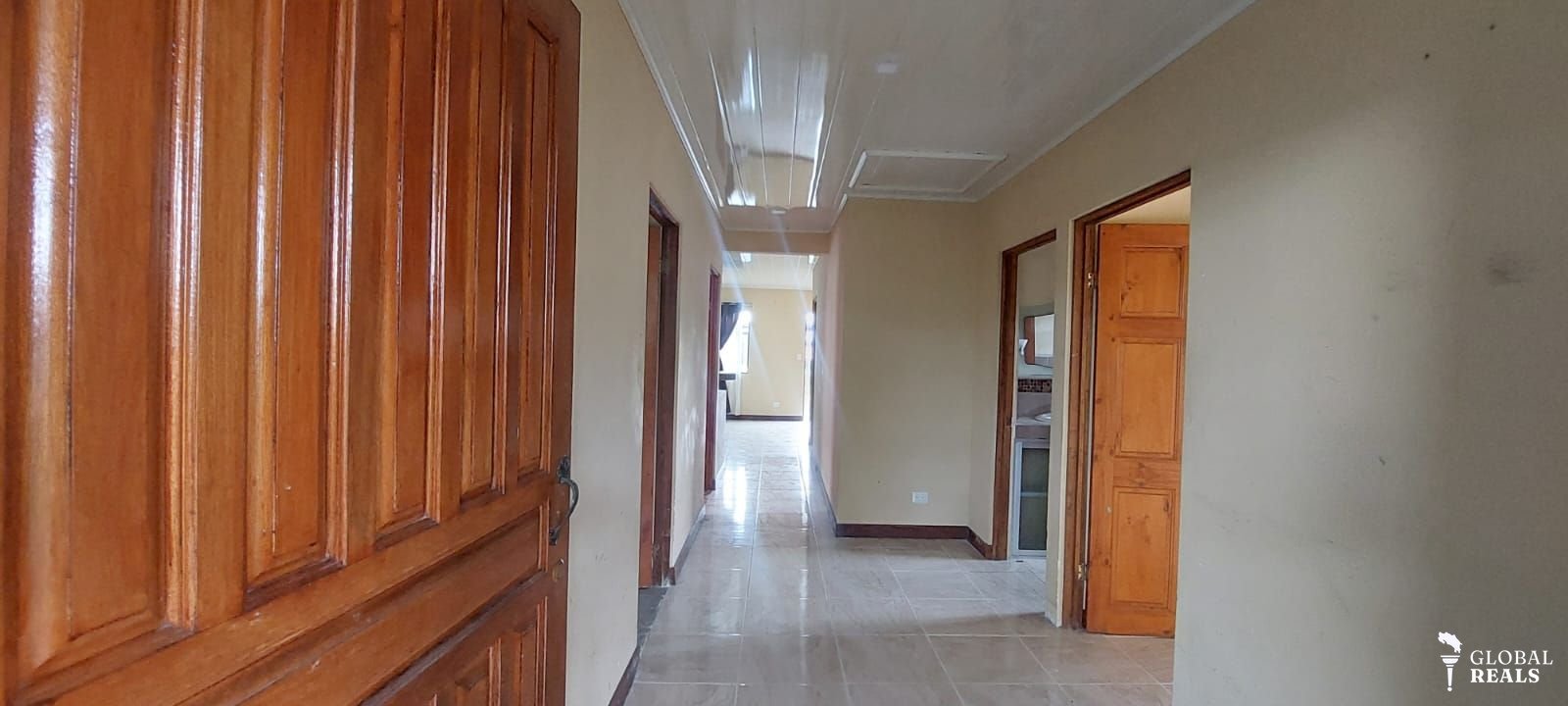 Se vende hermosa vivienda Guápiles centro, Pococi, Limón
