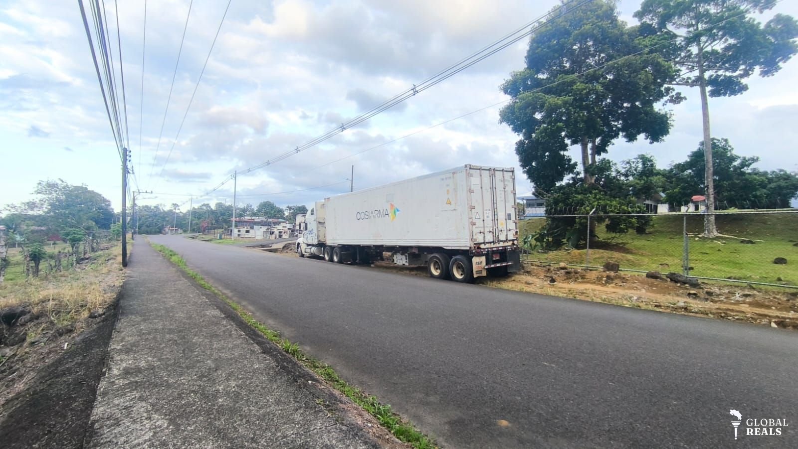 Se vende terreno comercial en Florida, Siquirres, Limón