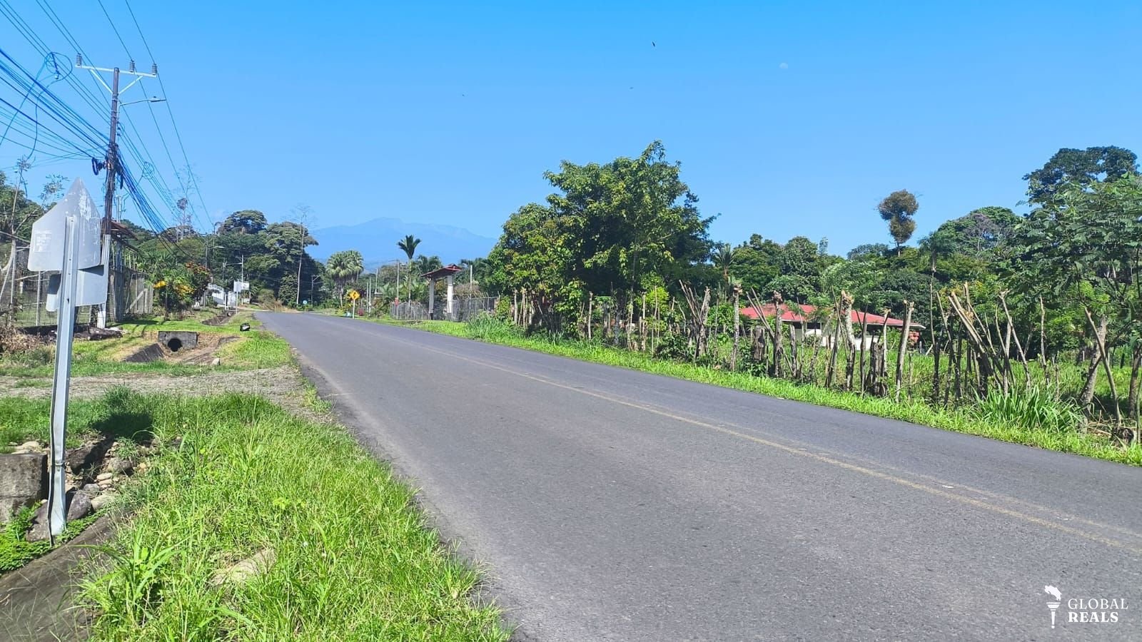 Se vende hermosa casa en la Alegría, Siquirres, Limón