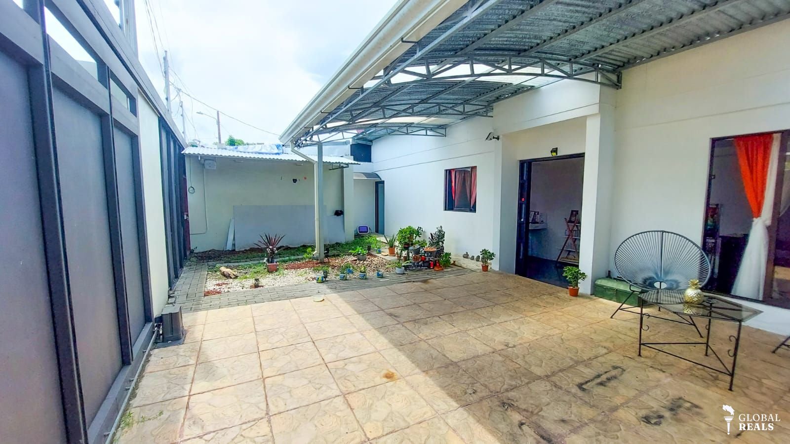 Se vende casa en Siquirres, cerca clínica ccss