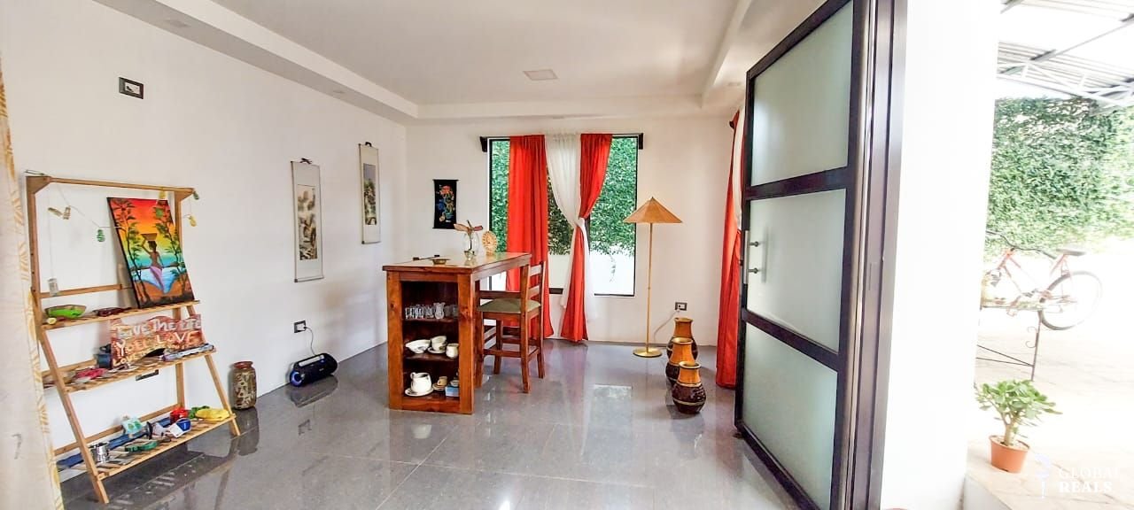 Se vende casa en Siquirres, cerca clínica ccss