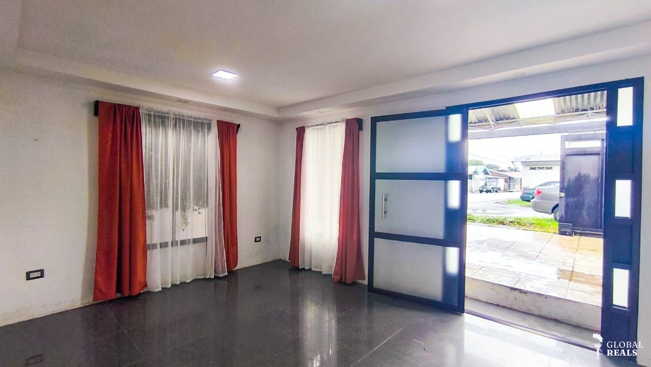 Se vende casa en Siquirres, cerca clínica ccss