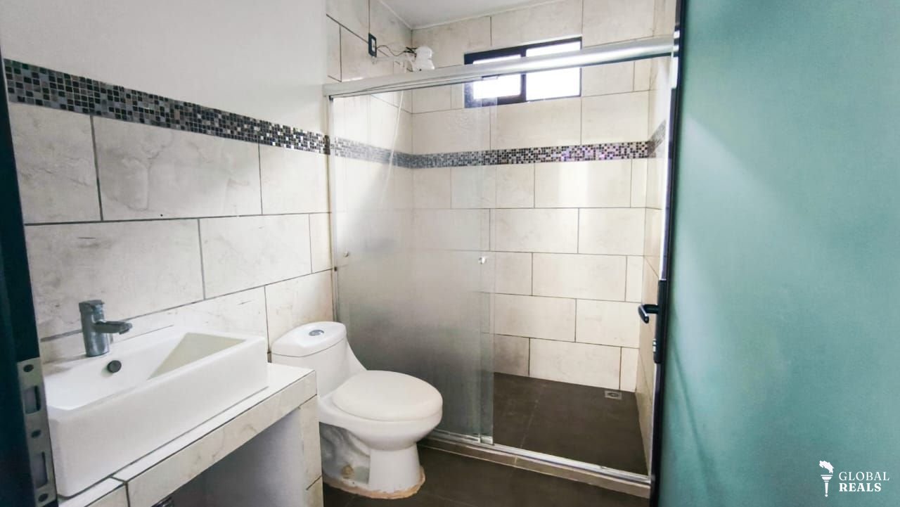 Se vende casa en Siquirres, cerca clínica ccss