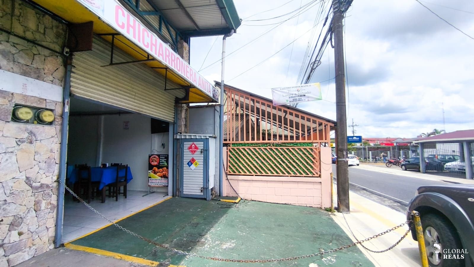 Se vende inmueble comercial en Guápiles centro, Pococí