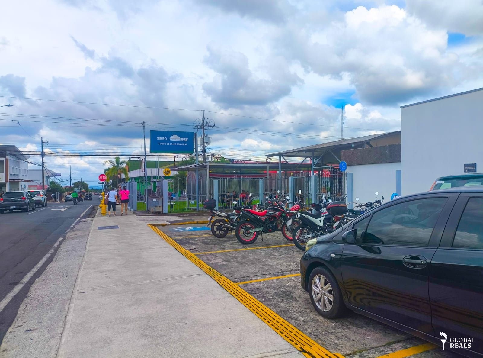 Se vende inmueble comercial en Guápiles centro, Pococí