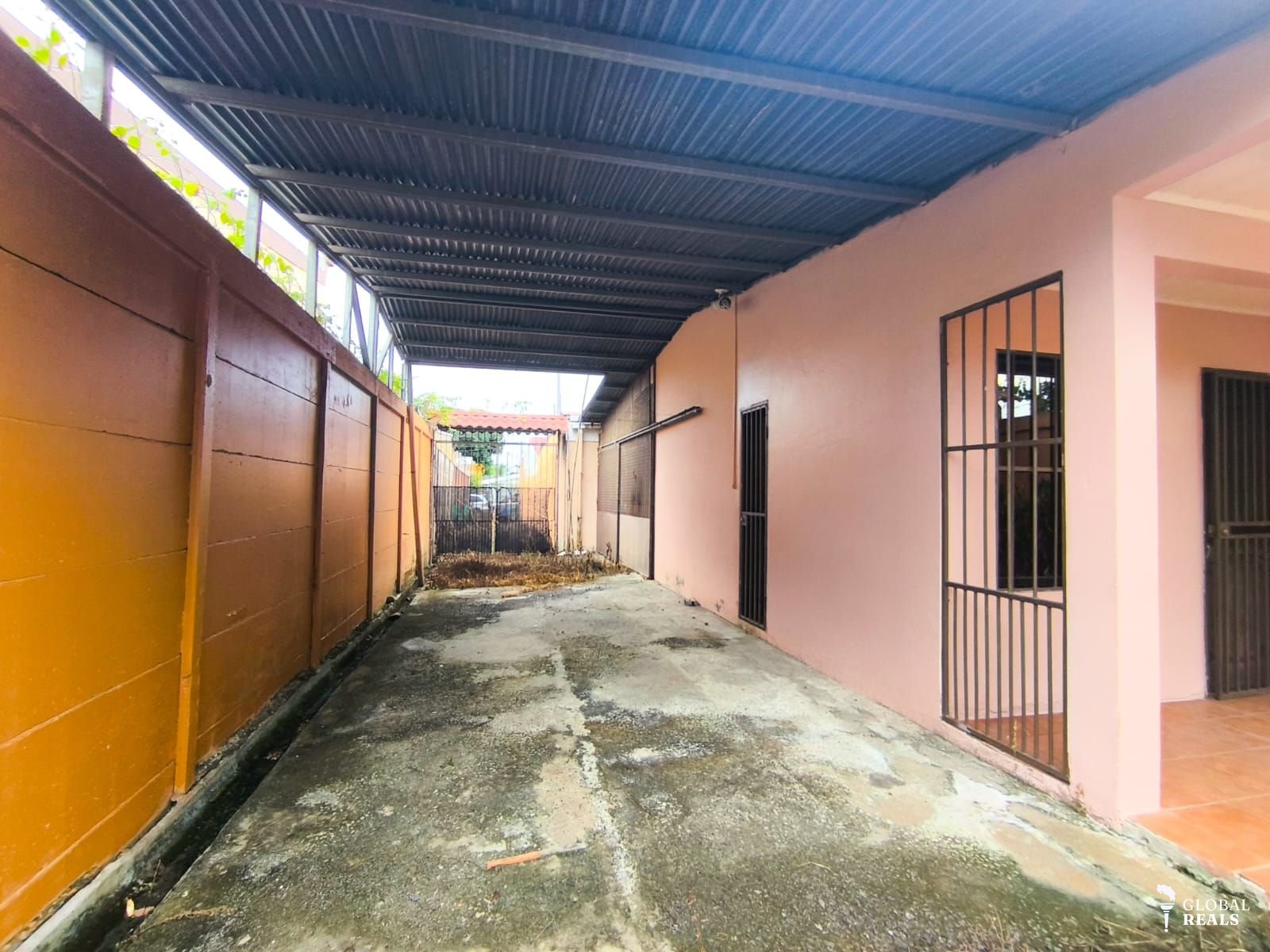 Se vende casa en Siquirres centro, Limón