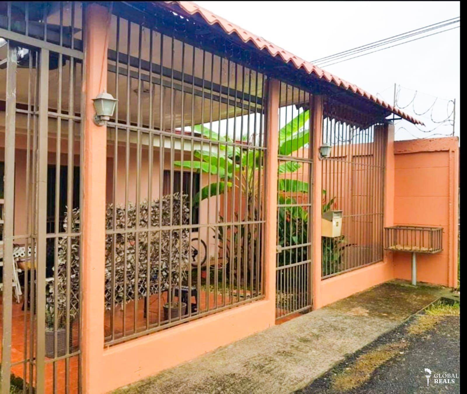 Se vende casa en Siquirres centro, Limón
