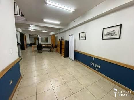 ¡INVIERTA EN BARRIO AMÓN! 🍀 Edificio estratégico en zona de alta plusvalía con oficina, 3 apartamentos alquilados y 2 parqueos. Asegure su rentabilidad inmediata por solo $539,000. Llame al ￼⁨7222 9442⁩ o al 83150120.