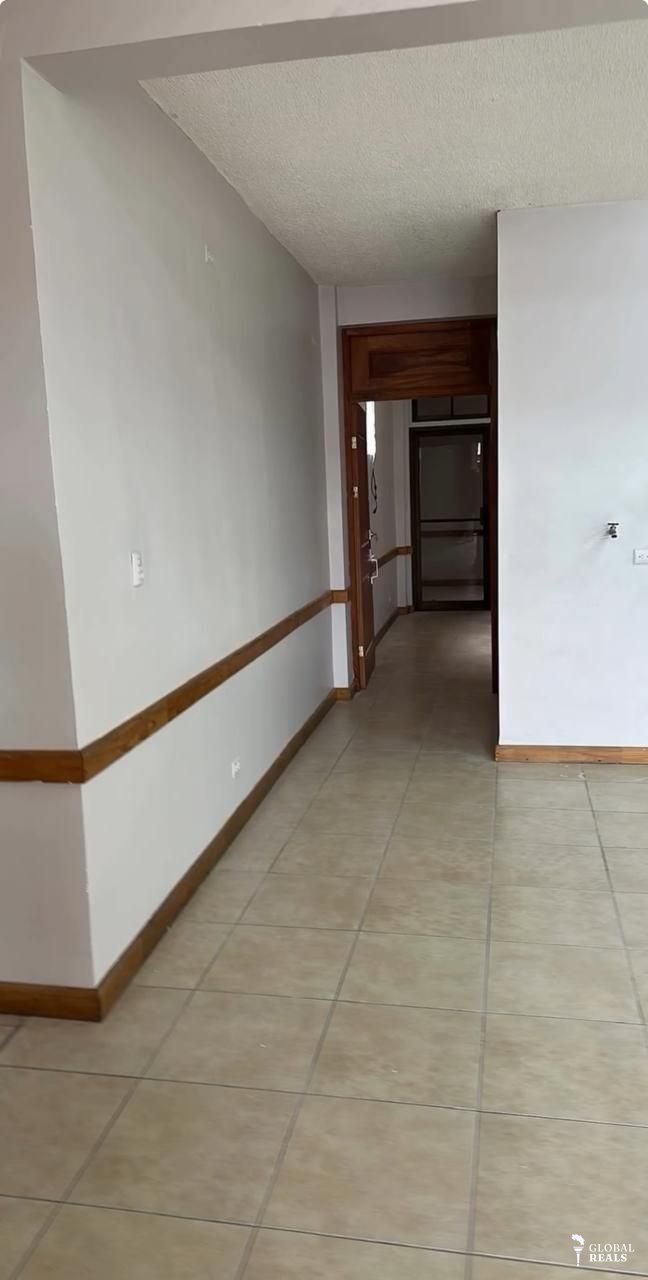 ¡INVIERTA EN BARRIO AMÓN! 🍀 Edificio estratégico en zona de alta plusvalía con oficina, 3 apartamentos alquilados y 2 parqueos. Asegure su rentabilidad inmediata por solo $539,000. Llame al ￼⁨7222 9442⁩ o al 83150120.