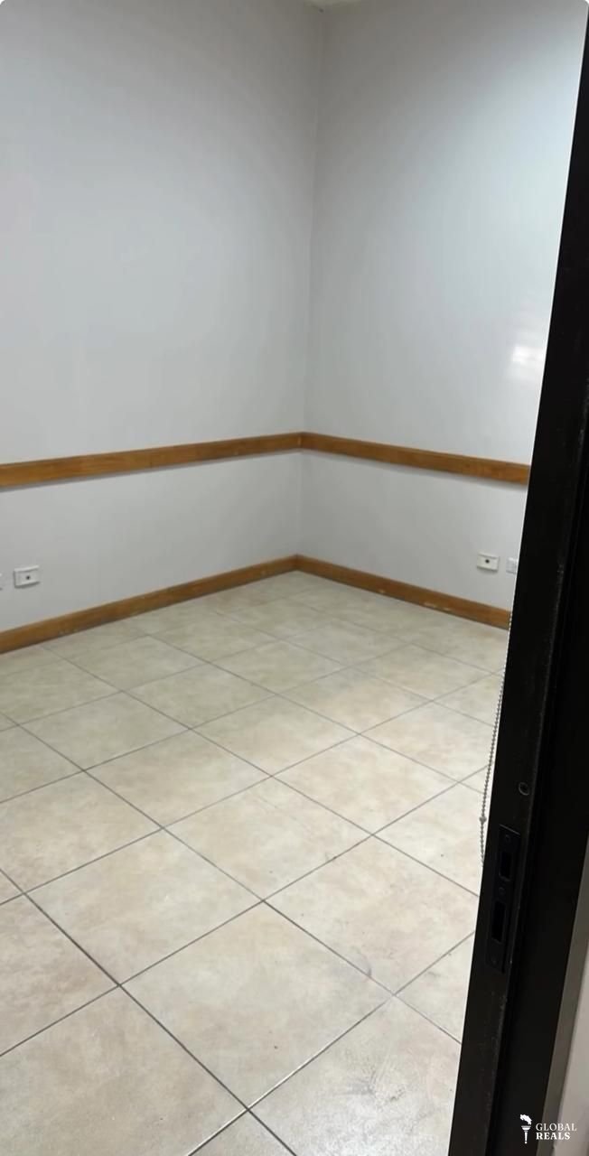 ¡INVIERTA EN BARRIO AMÓN! 🍀 Edificio estratégico en zona de alta plusvalía con oficina, 3 apartamentos alquilados y 2 parqueos. Asegure su rentabilidad inmediata por solo $539,000. Llame al ￼⁨7222 9442⁩ o al 83150120.