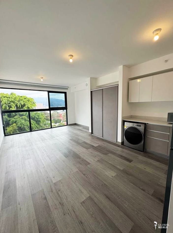 ALQUILER APARTAMENTO TIPO STUDIO CON LÍNEA BLANCA  – ESCALANTE - ID87AF