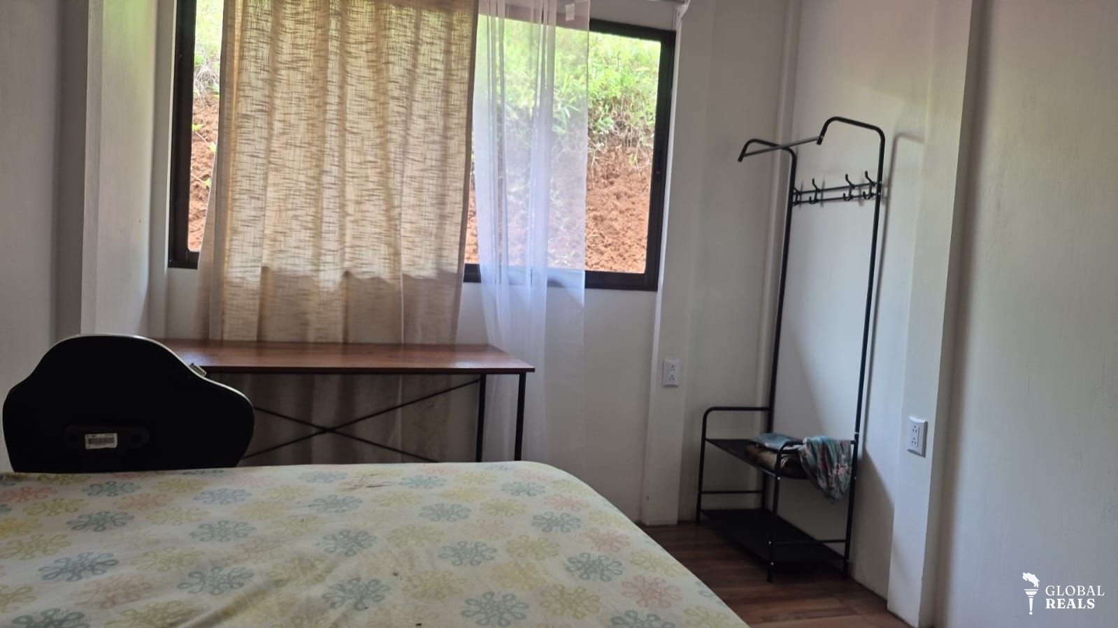 Se alquila Habitación amueblada Servicios incluidos