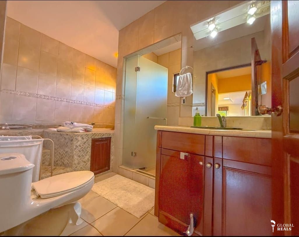 RESIDENCIA DE LUJO EN VENTA – LA GUÁCIMA (POSADA DEL RÍO)