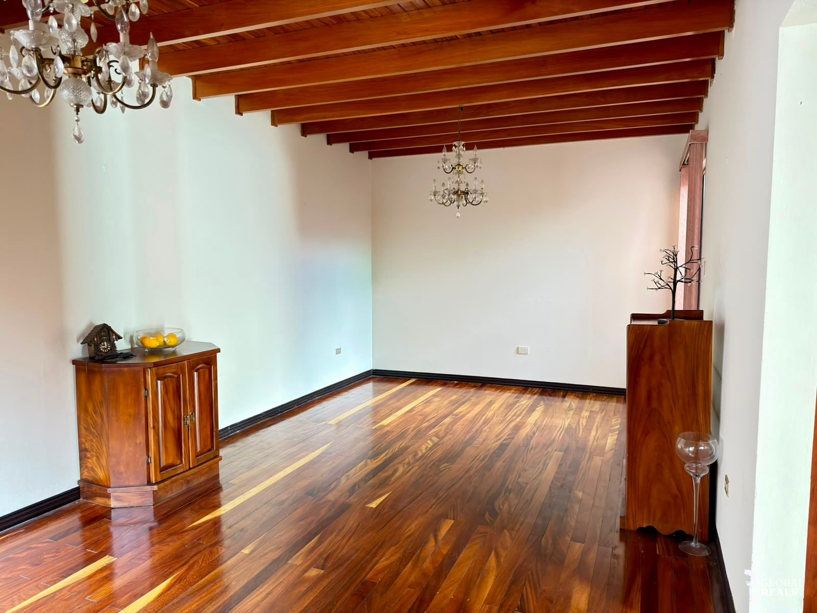 PRECIO DE OPORTUNIDAD! DOS CASAS INDEPENDIENTES EN VENTA