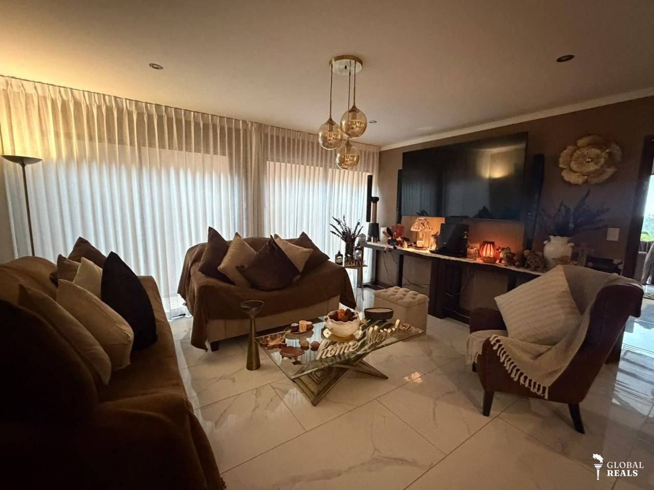 RESIDENCIA CONTEMPORÁNEA CON PISCINA PRIVADA | SAN ISIDRO DE HEREDIA