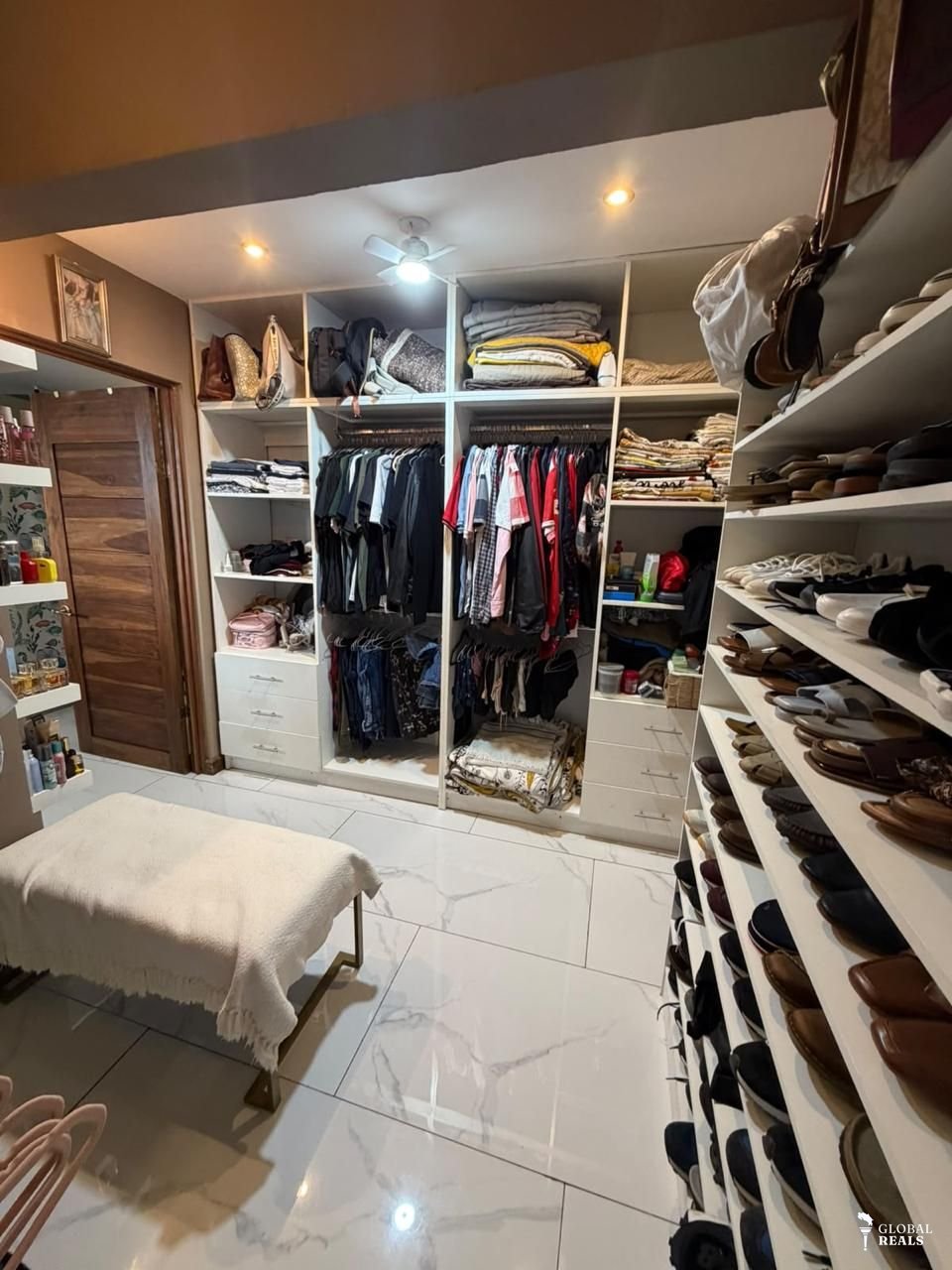 RESIDENCIA CONTEMPORÁNEA CON PISCINA PRIVADA | SAN ISIDRO DE HEREDIA