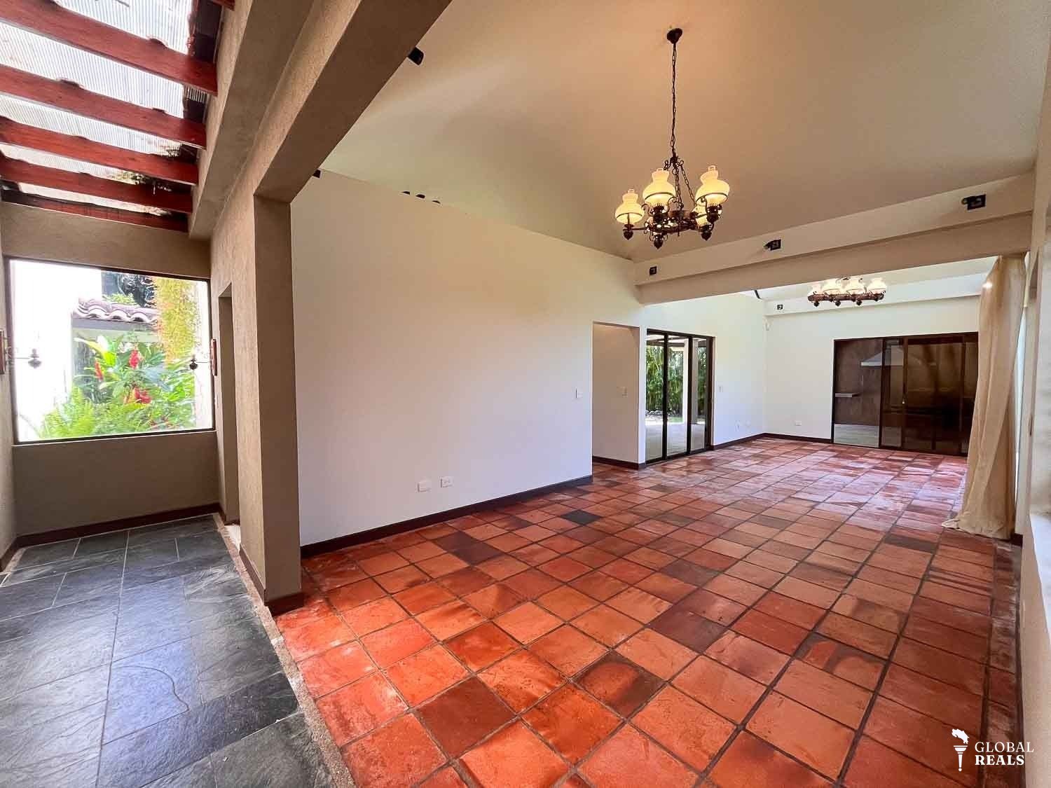 Venta Casa en Hacienda los Reyes La Guacima Alajuela
