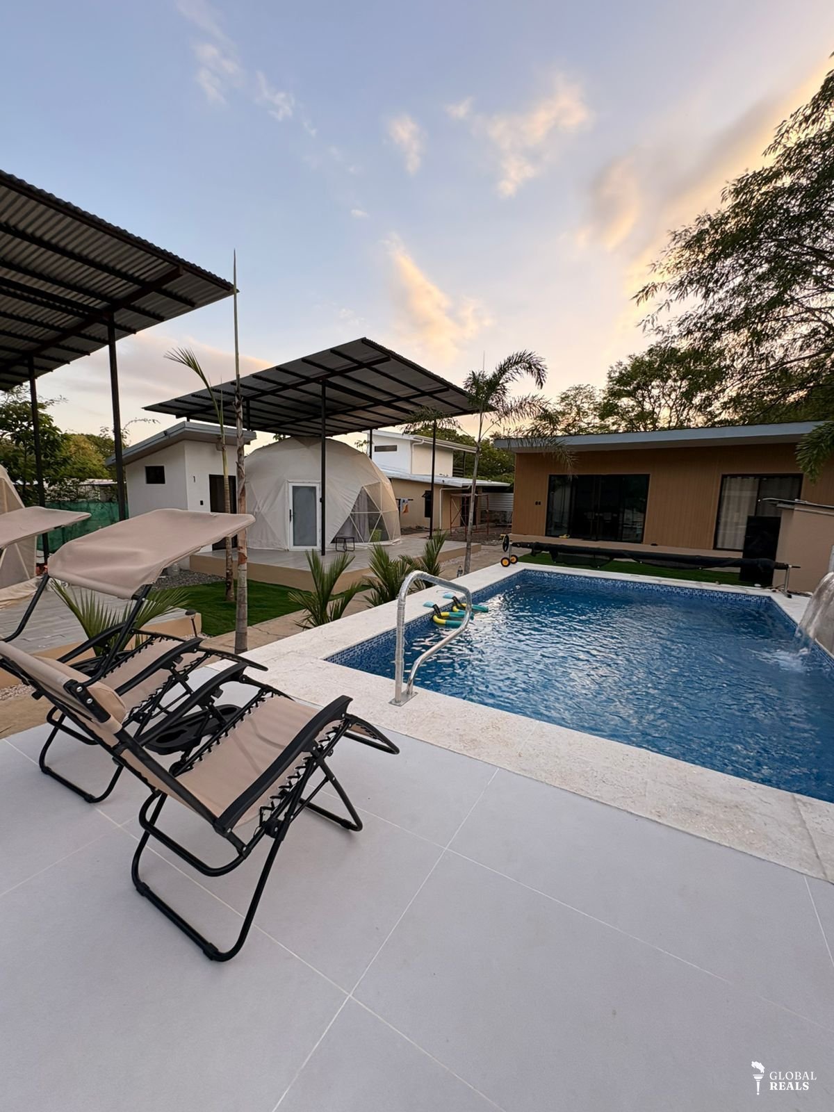VENTA DE PROPIEDAD CON DOMOS DE LUJO Y VILLA- SANTA CRUZ GUANACASTE