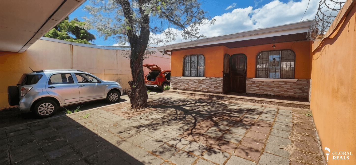 VENTA CASA CON AMPLIO TERRENO - DESAMPARADOS DE ALAJUELA - ID105
