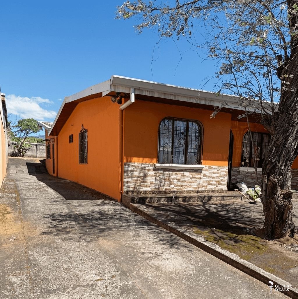 VENTA CASA CON AMPLIO TERRENO - DESAMPARADOS DE ALAJUELA - ID105