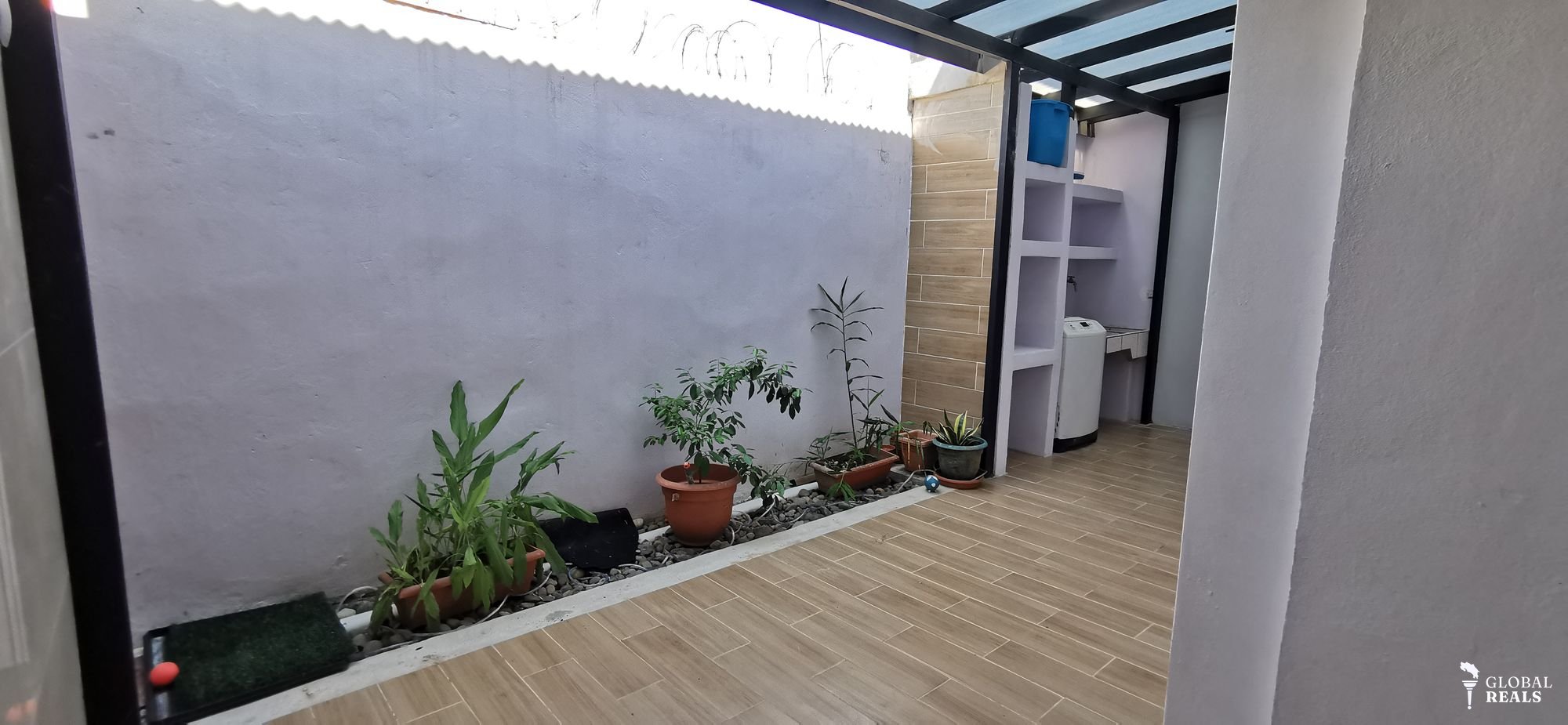 VENTA DE CASA CON DOS APARTAMENTOS – PUNTARENAS - ID60JC