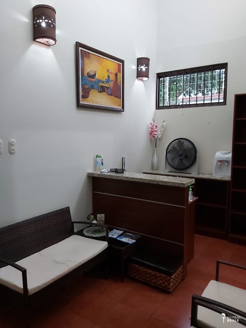 ALQUILER DE CONSULTORIO U OFICINA – SANTA ANA CENTRO - #164AE