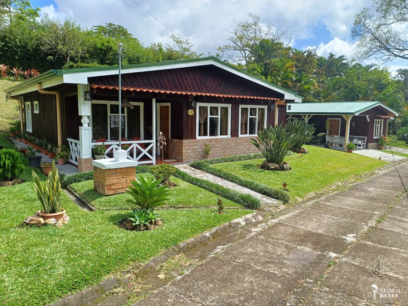 VENTA DE PROPIEDAD CON CABAÑAS – DESAMPARADOS, EL ROSARIO - ID142