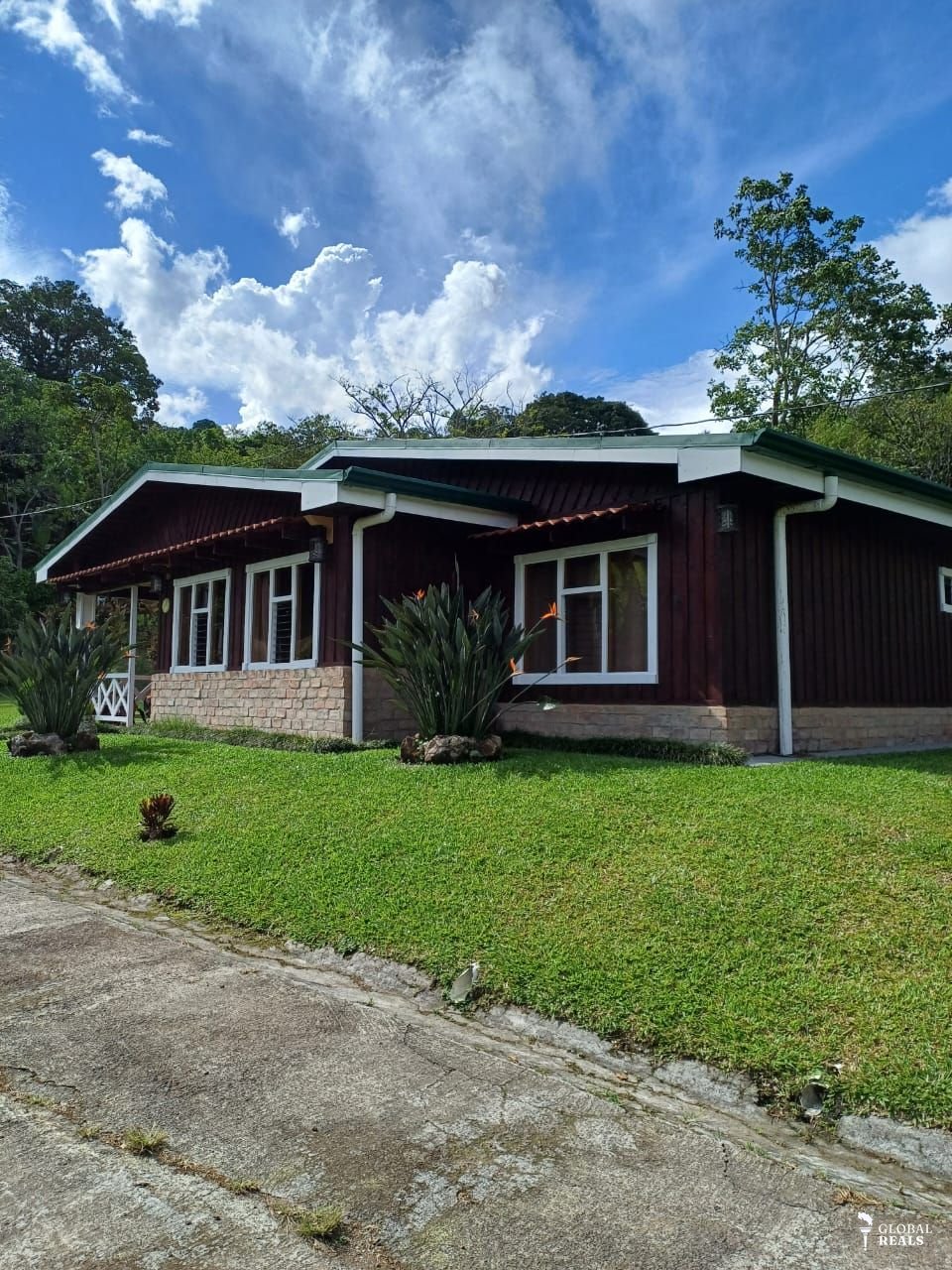 VENTA DE PROPIEDAD CON CABAÑAS – DESAMPARADOS, EL ROSARIO - ID142