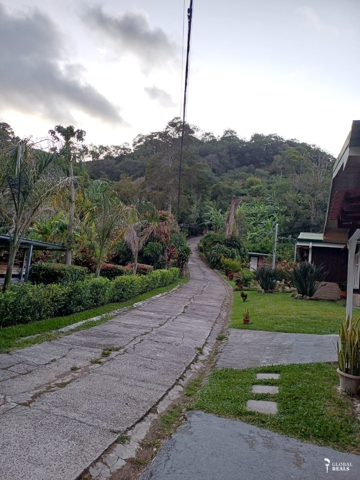 VENTA DE PROPIEDAD CON CABAÑAS – DESAMPARADOS, EL ROSARIO - ID142