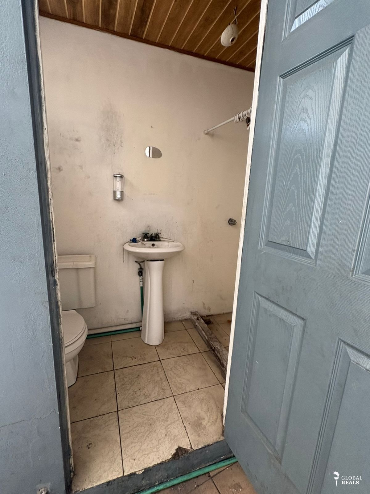 VENTA LOCAL COMERCIAL – SANTA ANA, PIEDADES - ID118