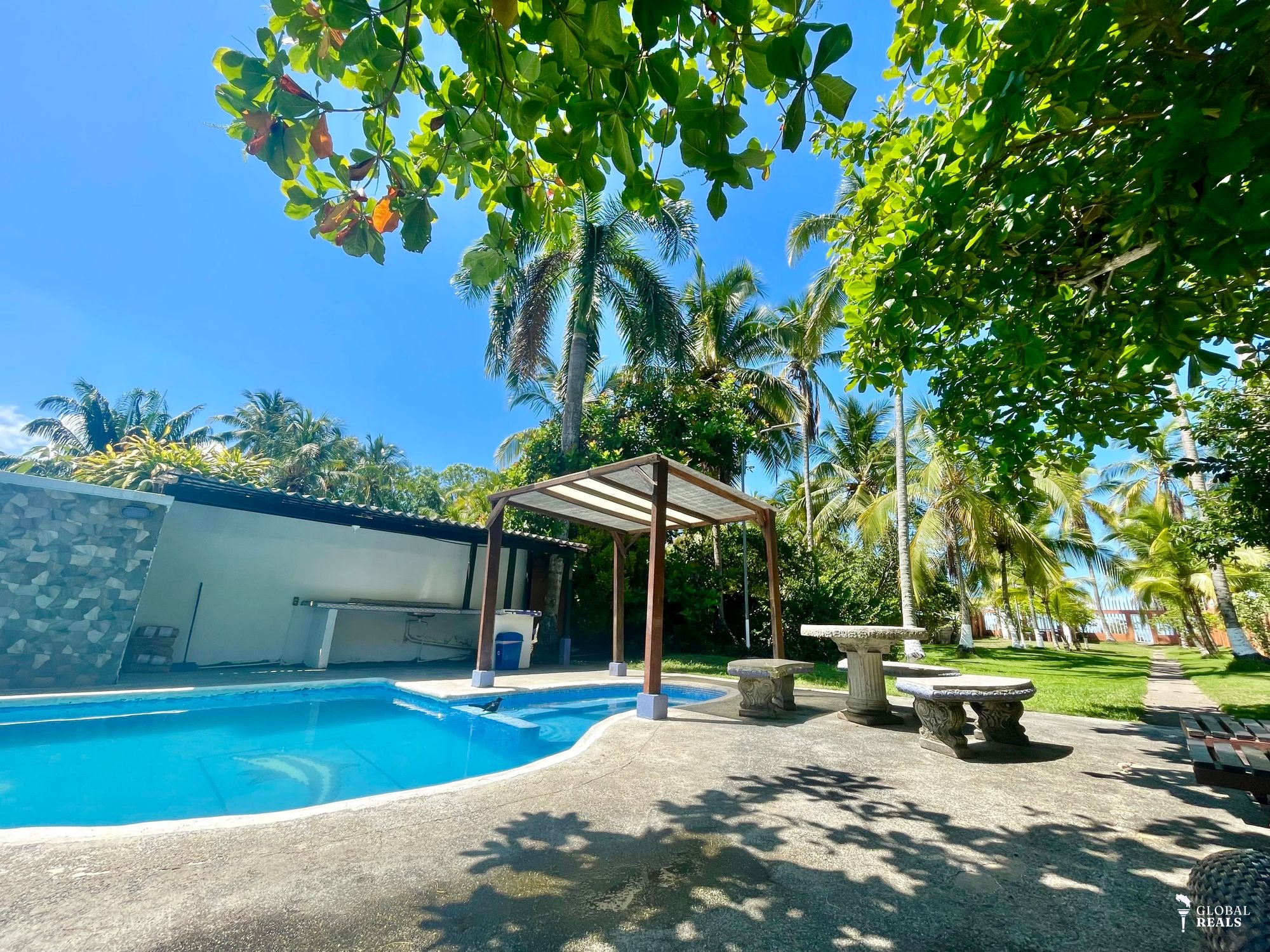 Casa en Venta frente al Mar, Puntarenas