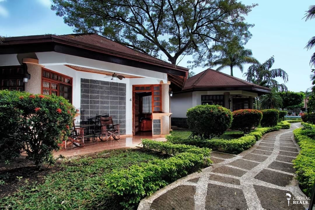 Se vende propiedad. Actualmente como hotel.