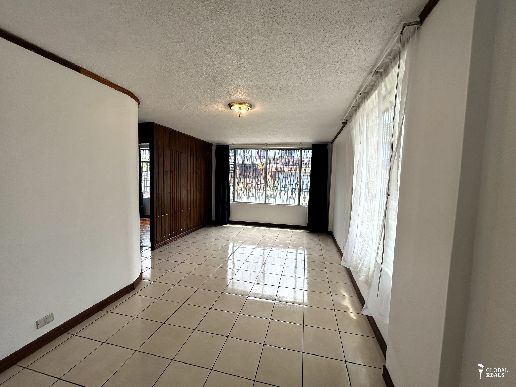 Alquiler de Amplio Apartamento en Barrio Dent