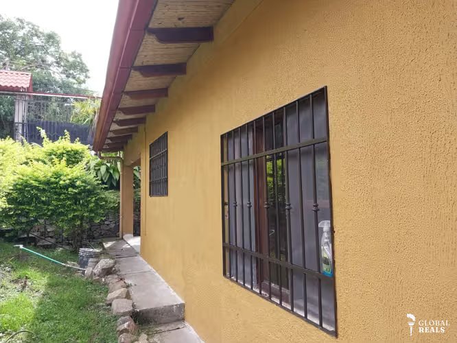 ESCAZU SAN ANTONIO-CÓMODA Y HERMOSA CASA DE 1 NIVEL CON TERRAZA