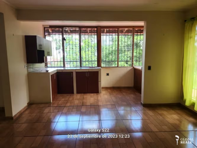 Se renta apartamento en San Antonio de Escazú, 2do piso zona arbolada