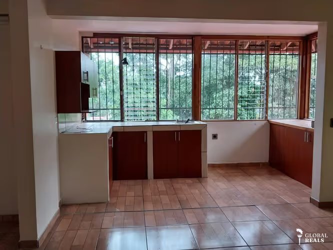 Se renta apartamento en San Antonio de Escazú, 2do piso zona arbolada