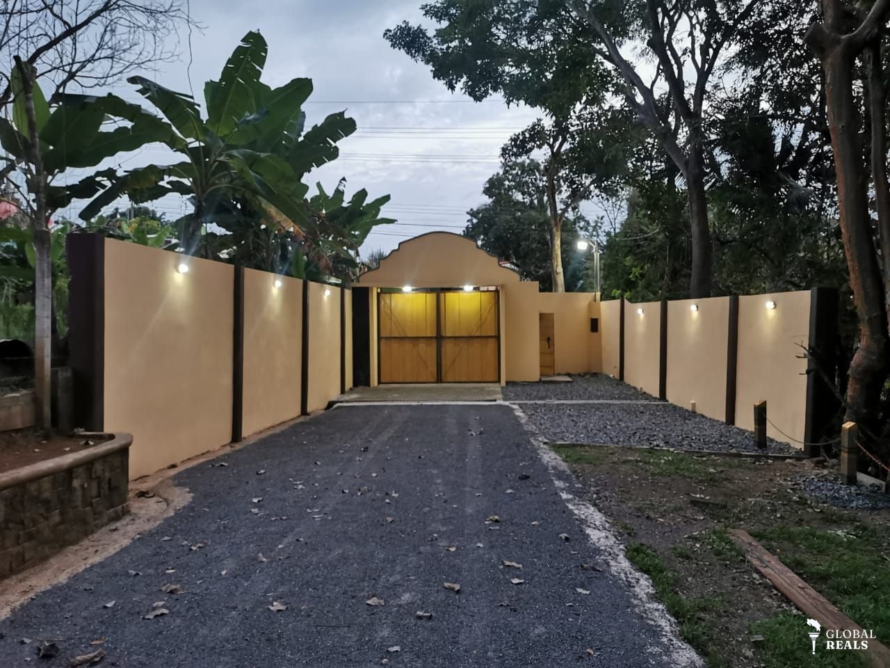 Finca de 3.58 hectáreas en Esparza: patrimonio, naturaleza y conectividad.
