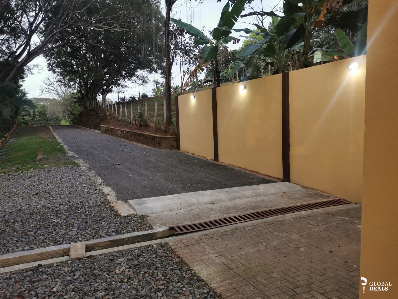 Finca de 3.58 hectáreas en Esparza: patrimonio, naturaleza y conectividad.