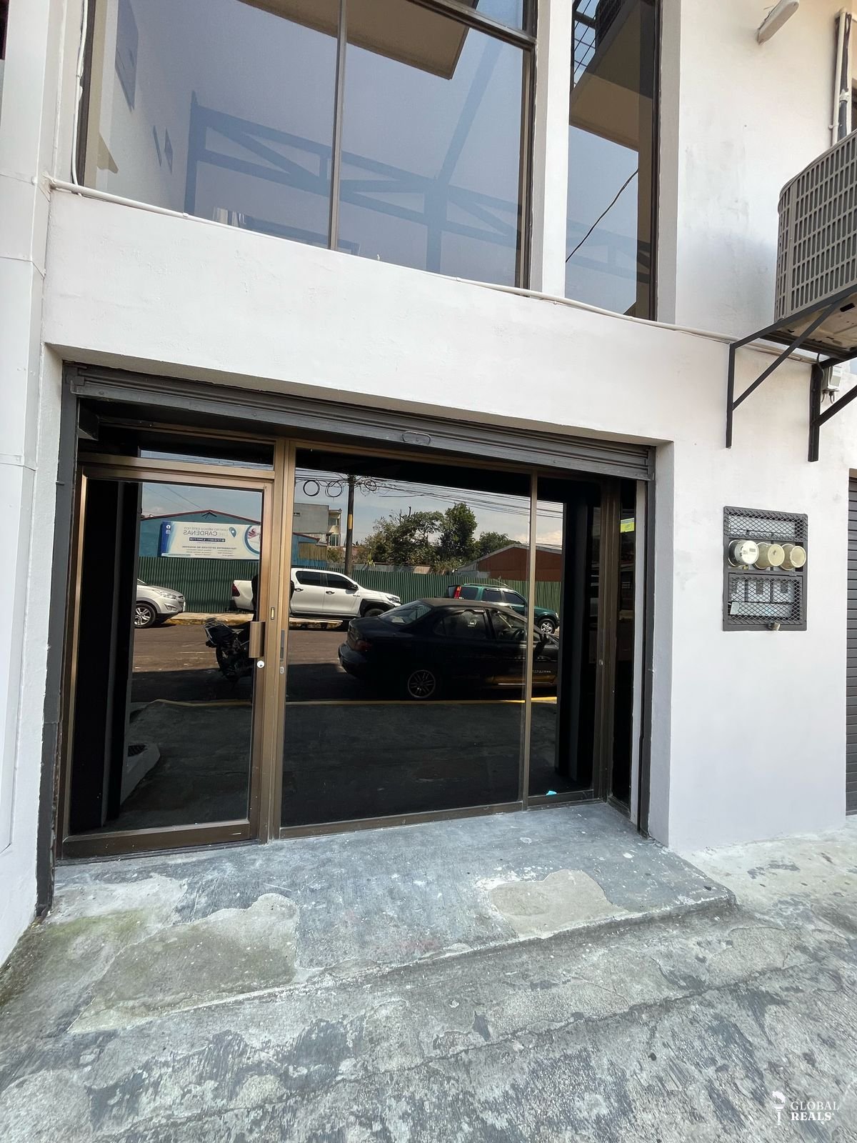 EDIFICIO COMERCIAL DE 3 NIVELES EN UBICACIÓN ESTRATÉGICA DE SAN RAMÓN